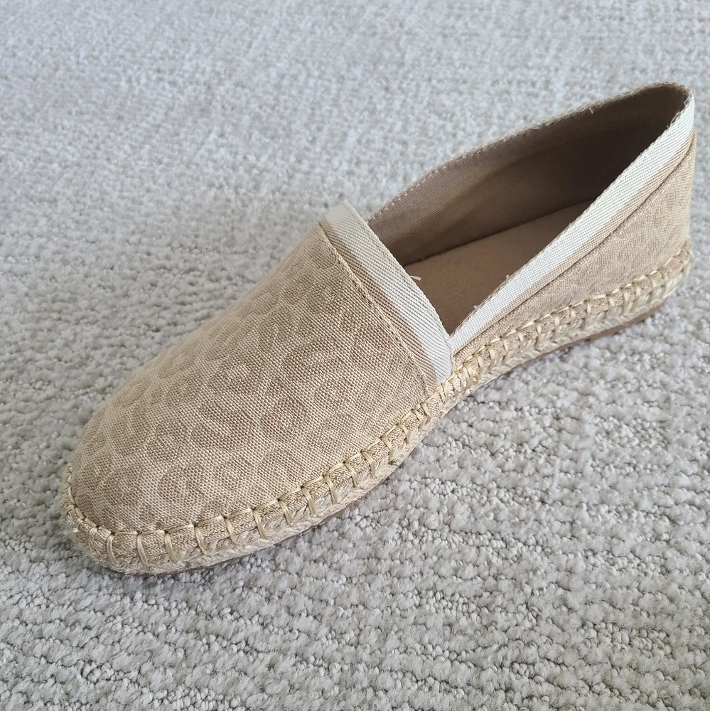 Shoe - Picture 2 of 3